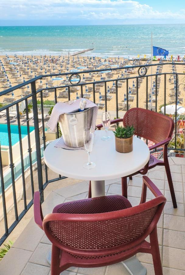 Hotel Manila Lido di Jesolo Bagian luar foto