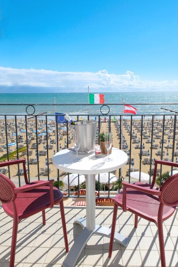 Hotel Manila Lido di Jesolo Bagian luar foto