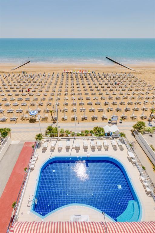 Hotel Manila Lido di Jesolo Bagian luar foto
