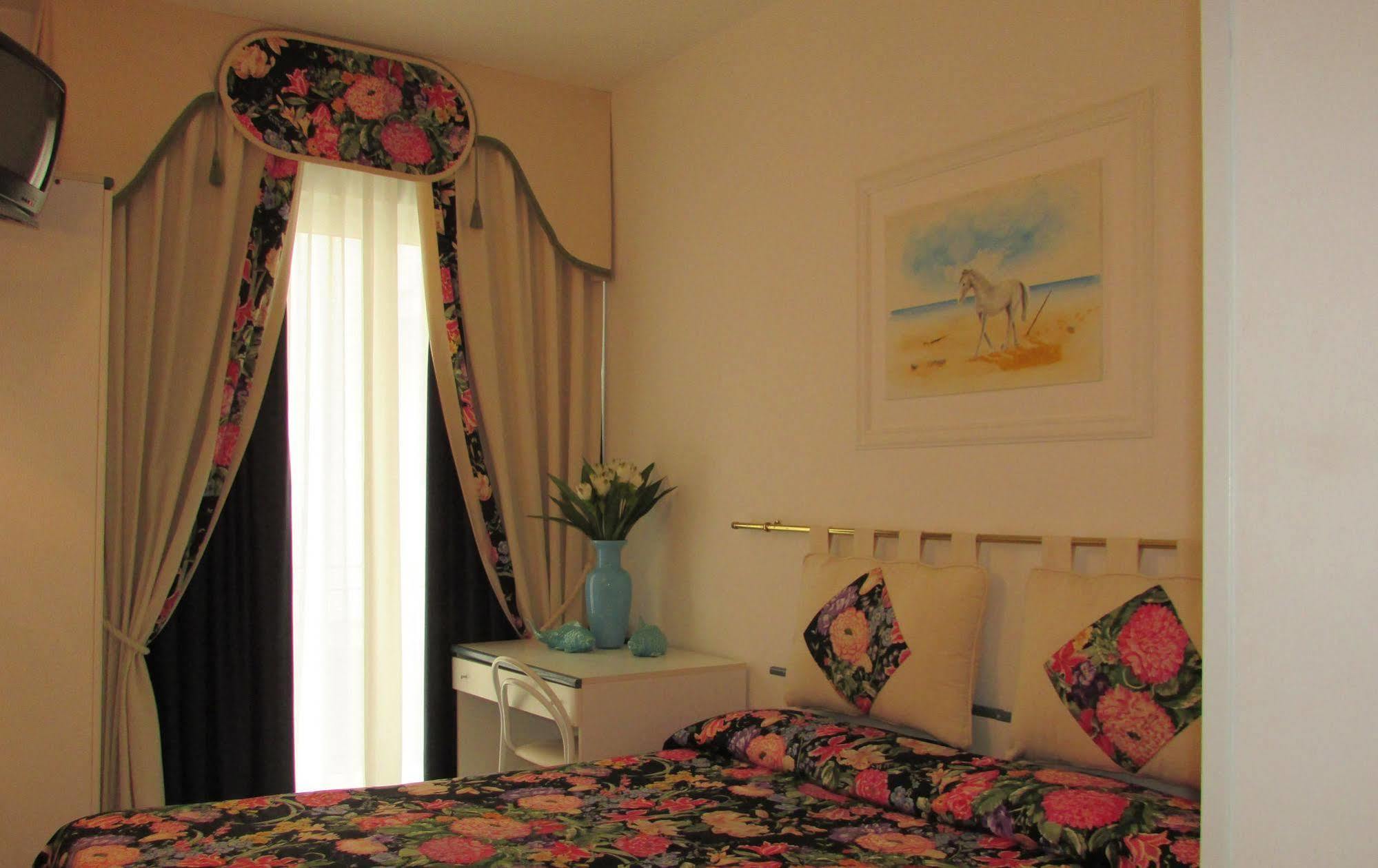 Hotel Manila Lido di Jesolo Bagian luar foto