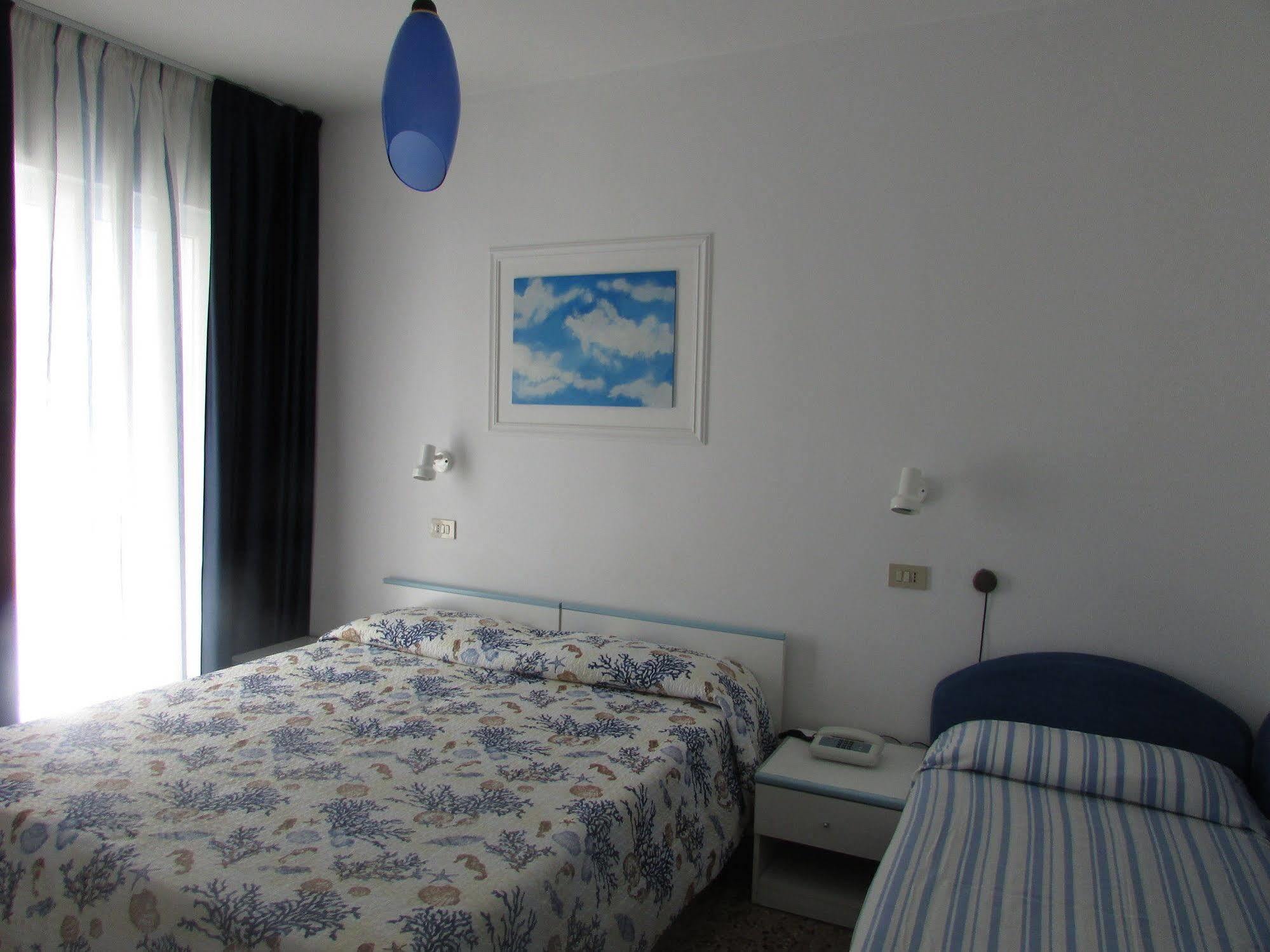 Hotel Manila Lido di Jesolo Bagian luar foto