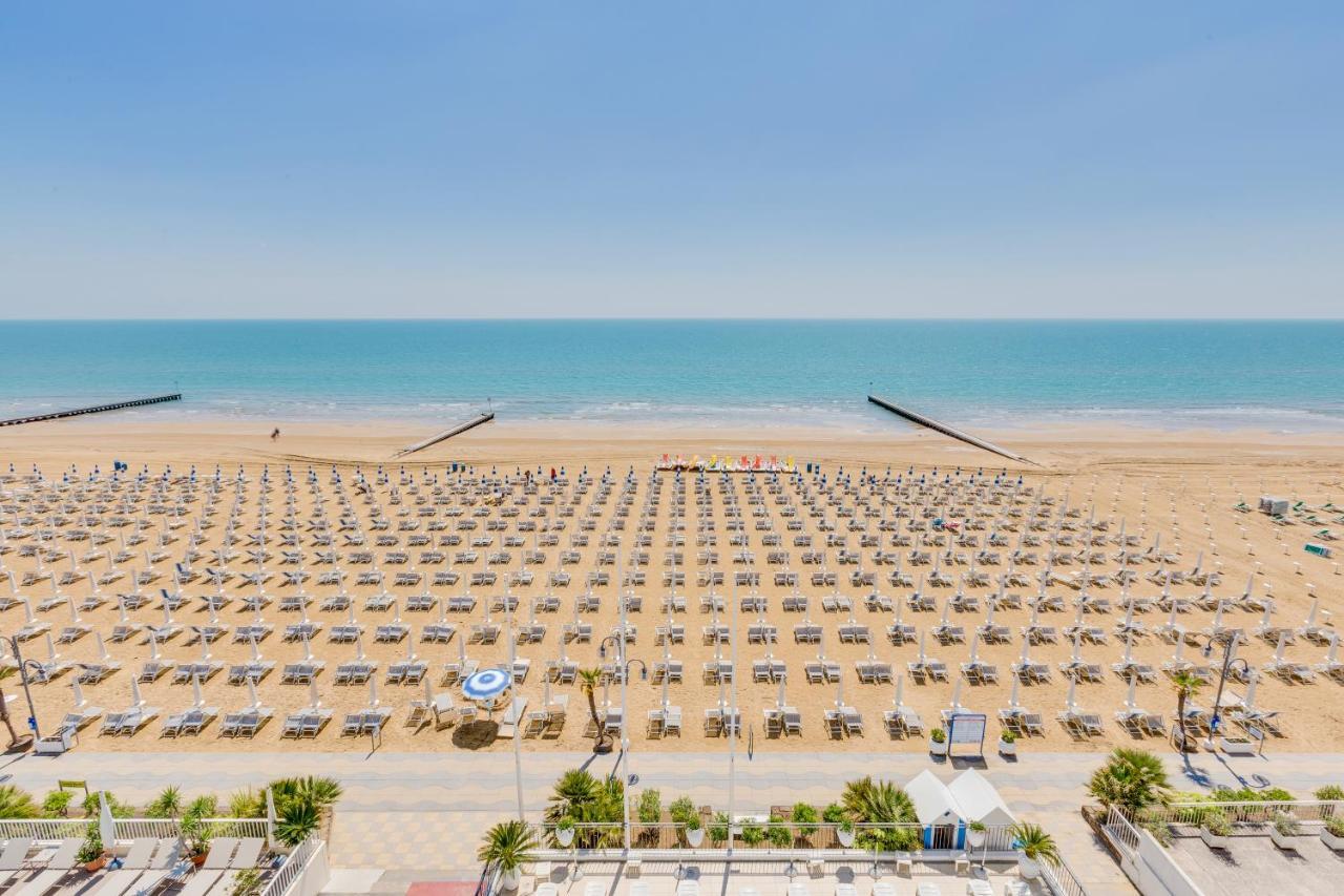 Hotel Manila Lido di Jesolo Bagian luar foto